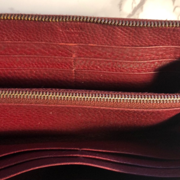 AUTHENTIC. Prada Saffiano Wallet in red - Picture 4 of 10